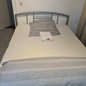 Campingplatz Privater Eingang Mit Fussbodenheizung Und Swimmingpoolblick - Ruhe Und Erholung Garantiert, Troisdorf